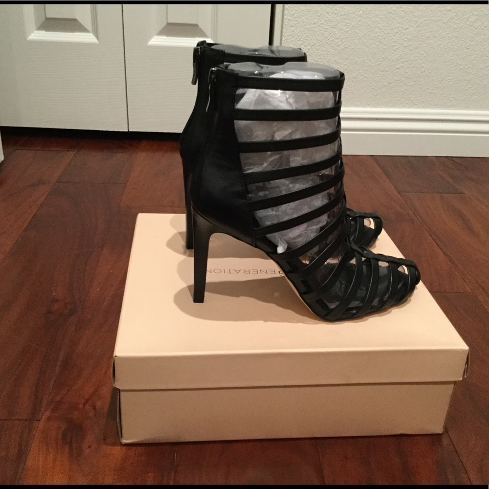 BCBG Shoes - Picture 5 of 7